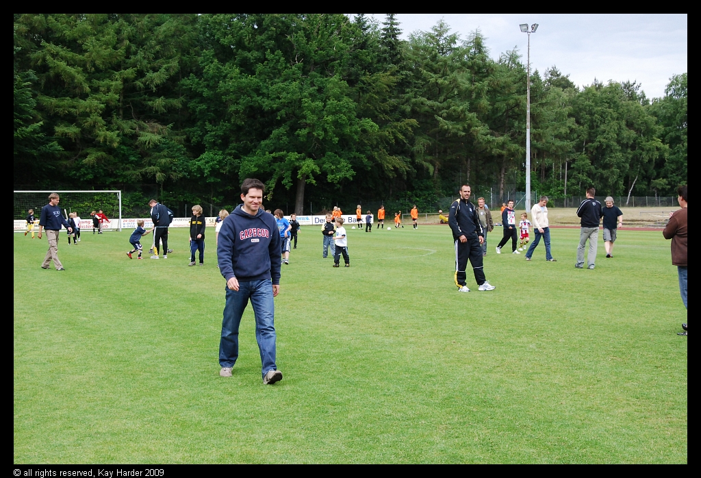 DSC_5557.JPG - Alle gehen lächelnd vom Platz!