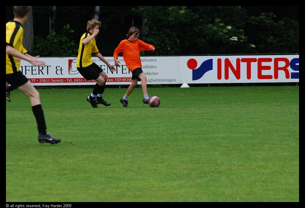 DSC_5607.JPG - Schienenbeinschützer?