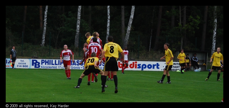 DSC_7702.JPG - Noch steht die rote Abwehr