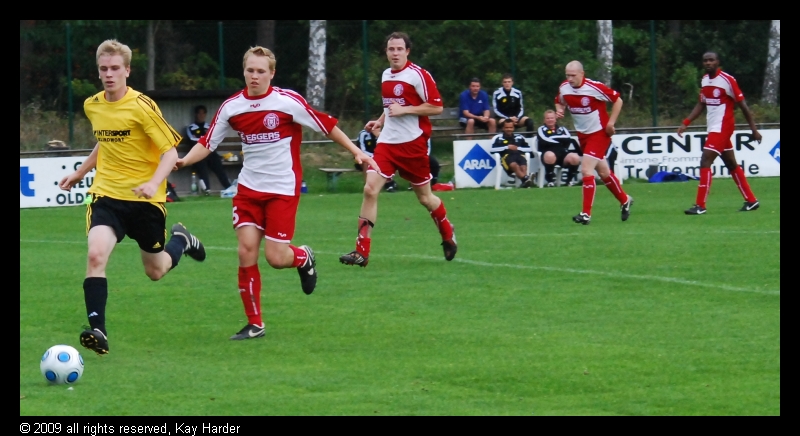 DSC_7796.JPG - Von der halben Mannschaft verfolgt!