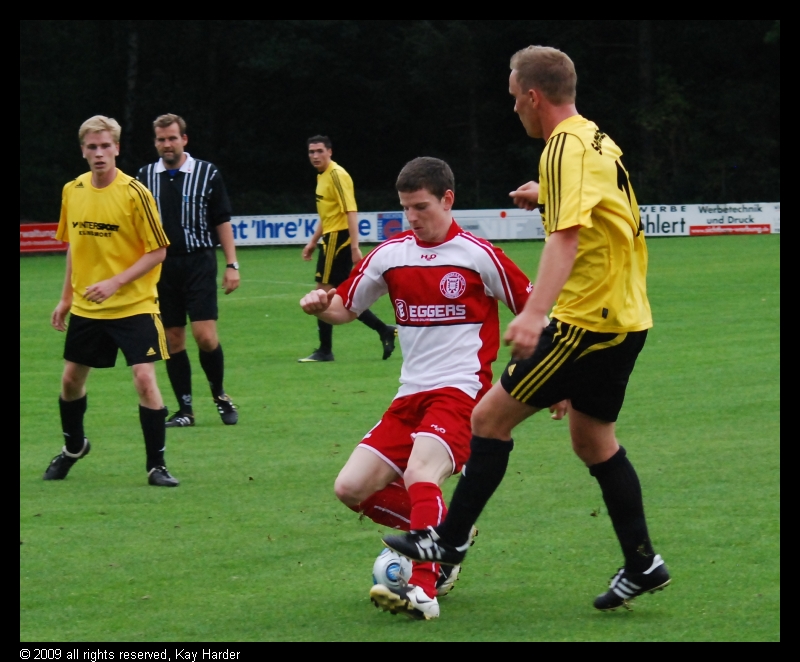 DSC_7804.JPG - Schiri, immer am Ball!