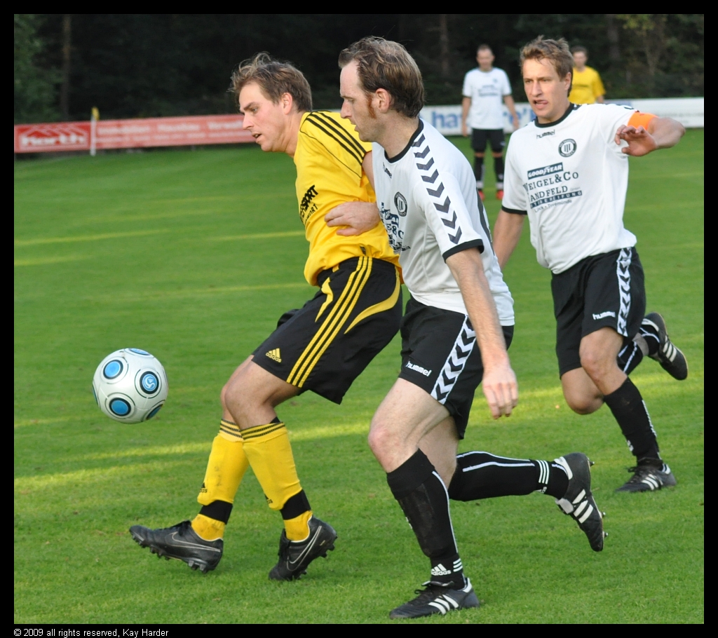 DSC_3551.JPG - Man verteidigt mit Mann und Maus.