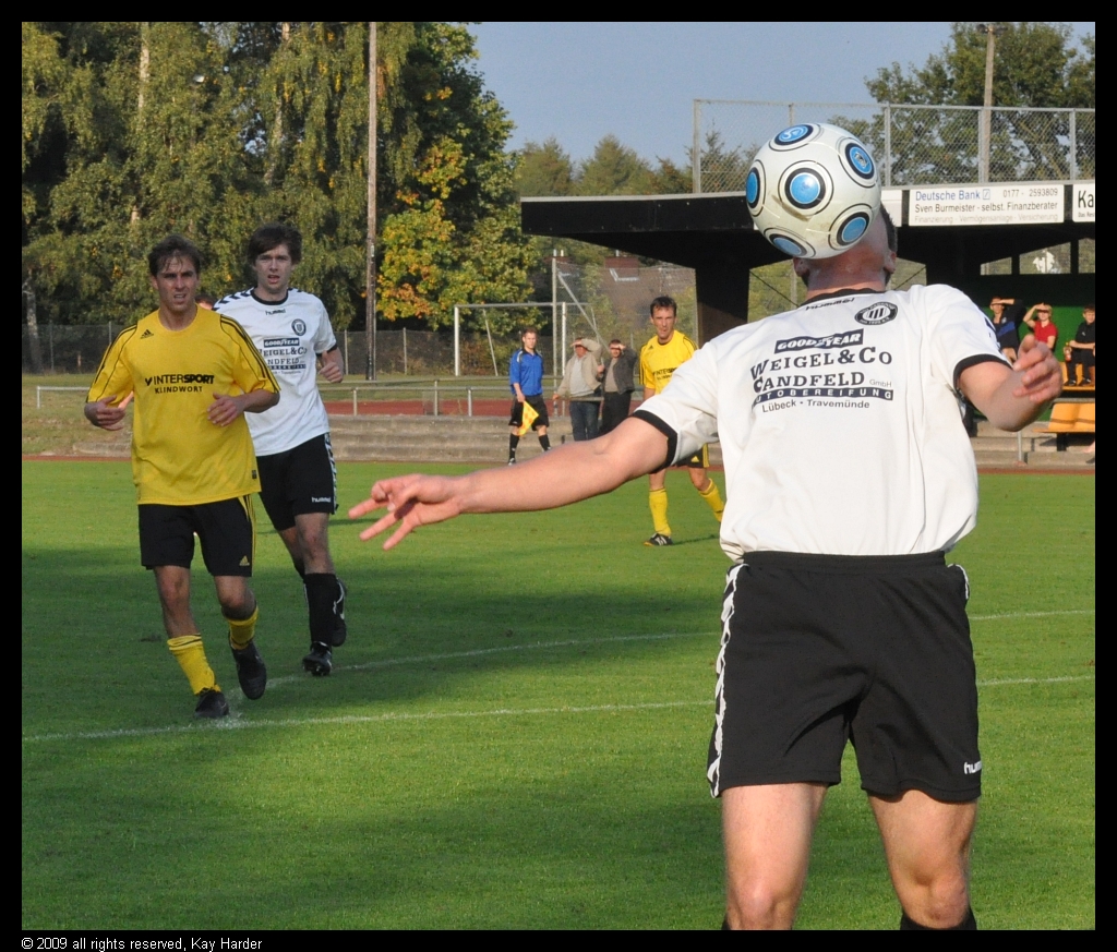 DSC_3586.JPG - Nur den Ball im Kopf!