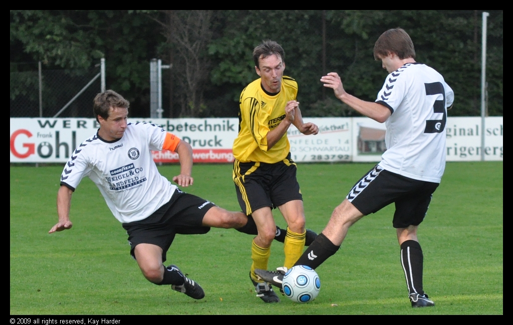 DSC_3588.JPG - Von vorne ein Bein stellen, von hinten in die Knie treten....