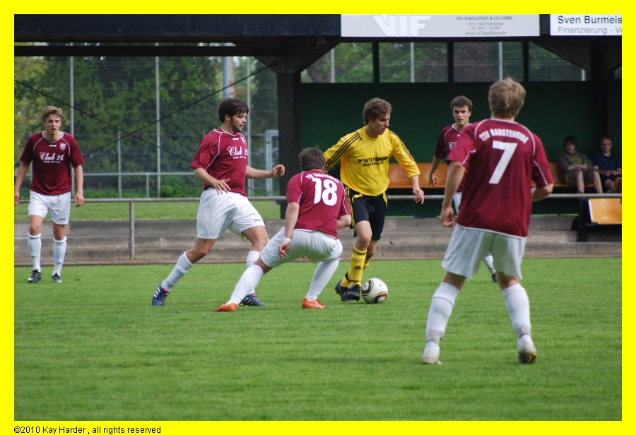 DSC_0996.JPG - Umzingelt. Wo sind die freien Gelben?