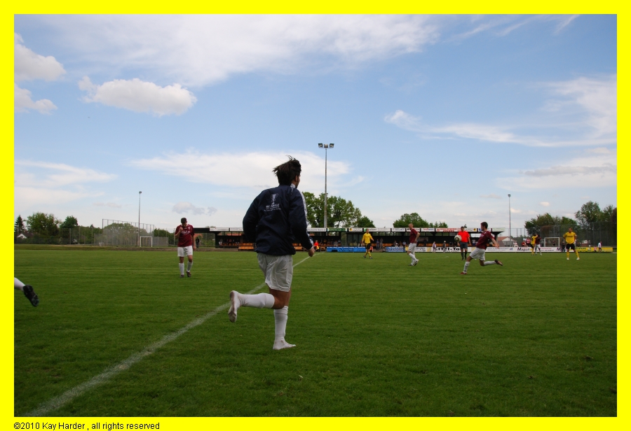 DSC_1254.JPG - Sieg und unbeschreiblicher Jubel zum Abpfiff bis....