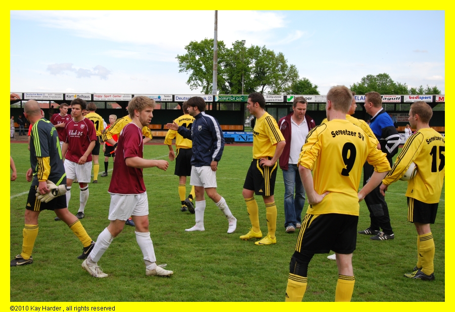 DSC_1261.JPG - Die Trainer und Betreuer konnten dann alle wieder beruhigen.