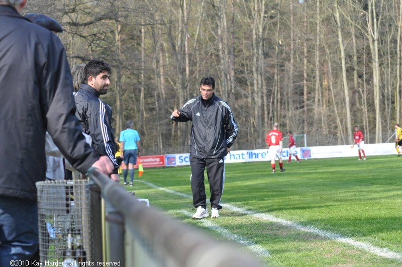 DSC_4532.JPG - Den Trainer hälts nicht auf dem Stuhl.