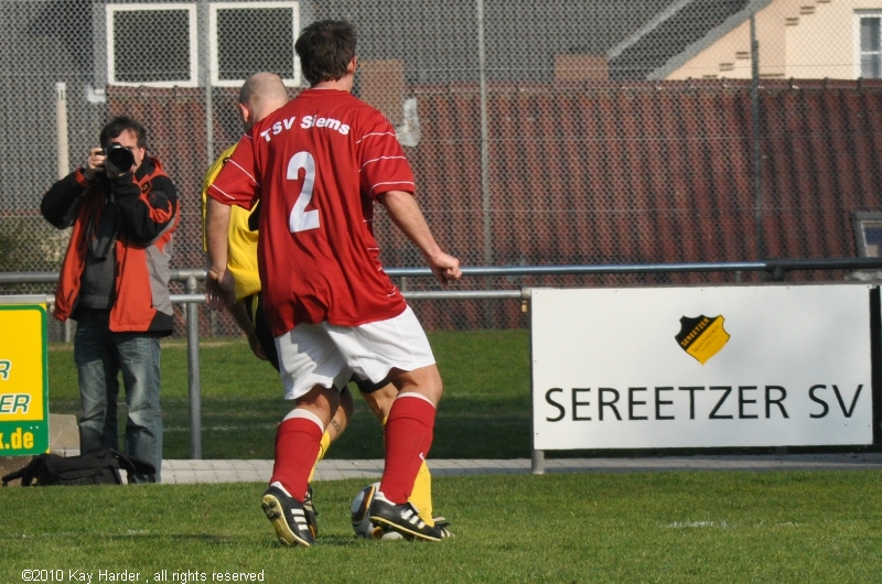 DSC_4654.JPG - immer gut im Bild, der Sereetzer SV.