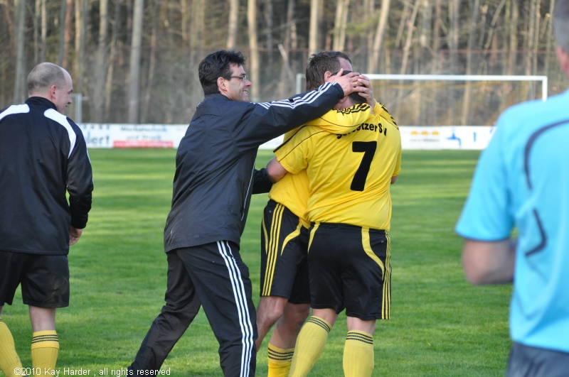 DSC_4705.JPG - Nun sind alle entspannter! Glückwunsch an den genialen "Flankengott"