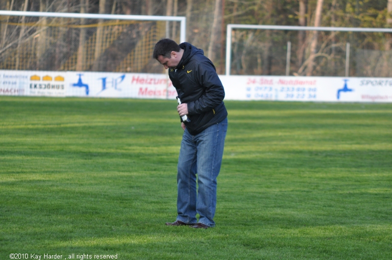 DSC_4736.JPG - Und er? Er kümmert sich um den Rasen.