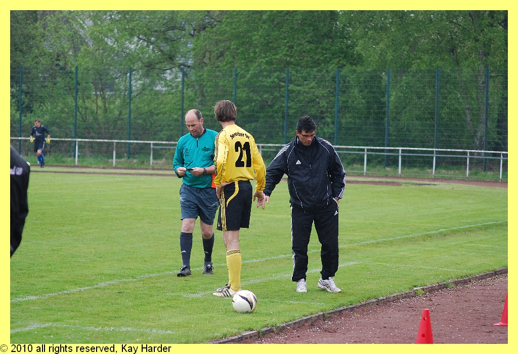 DSC_0619.JPG - "Körpersprache!" , Trainer! Hasko soll's richten. Oder so ähnlich.