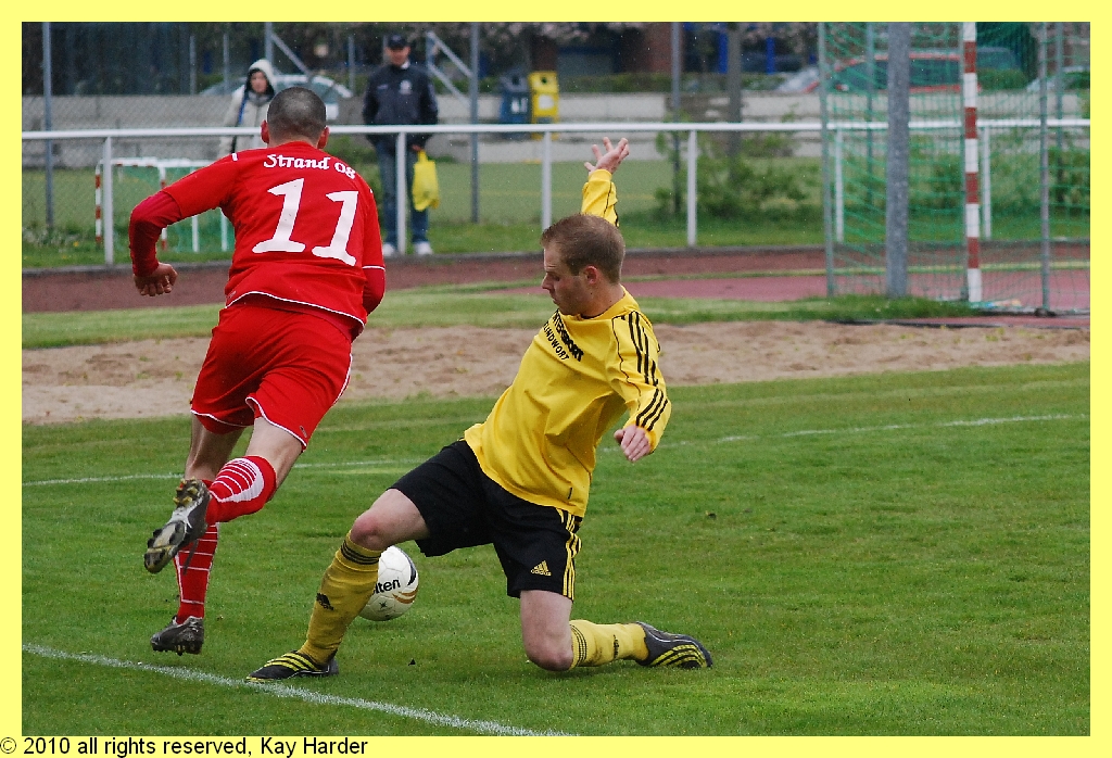 DSC_0639.JPG - Nun hat er die Faxen dicke. Und weg.