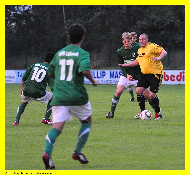 DSC_5546.JPG - Daniel, von Grünen umzingelt....