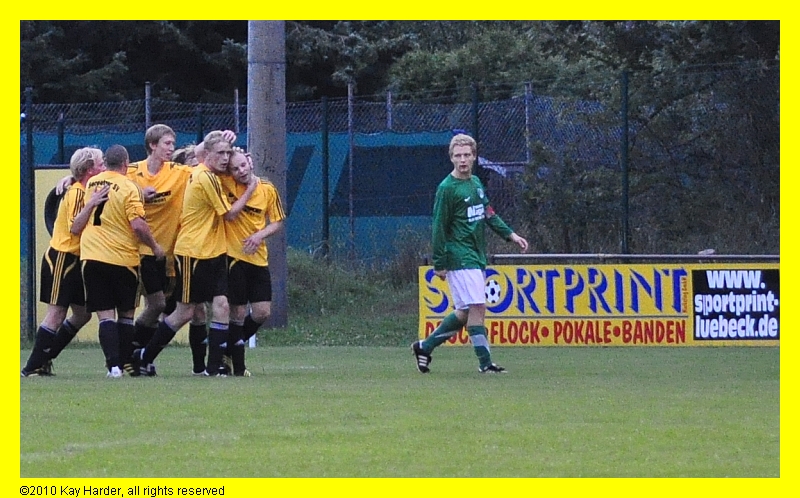 DSC_5567.JPG - Top-Angriff  über "Speedking" Philip führt zum Torerfolg!