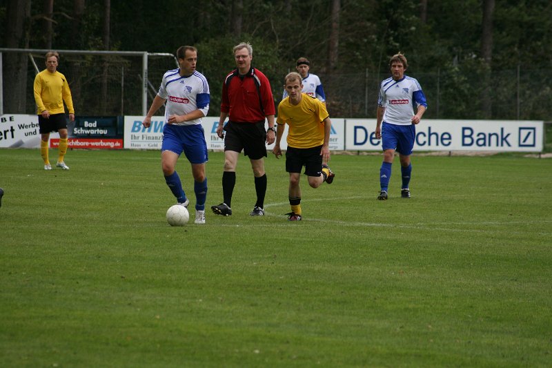 IMG_4097.JPG - Mal den Schiri fragen